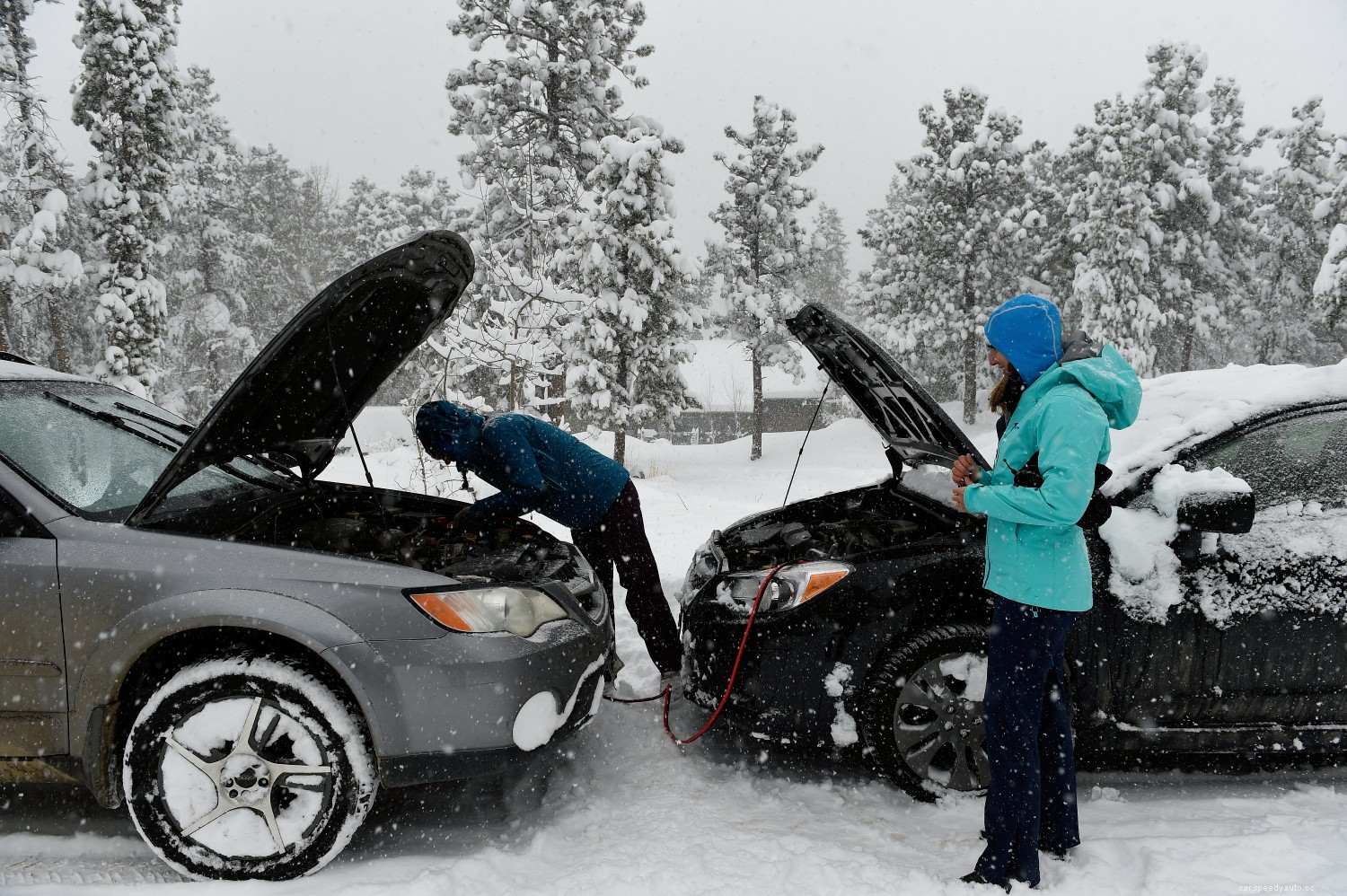 11 Essential Items to Keep in Your Car for a Winter Survival Kit
