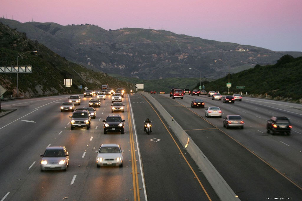 4 Important Things to Know About Driving Etiquette