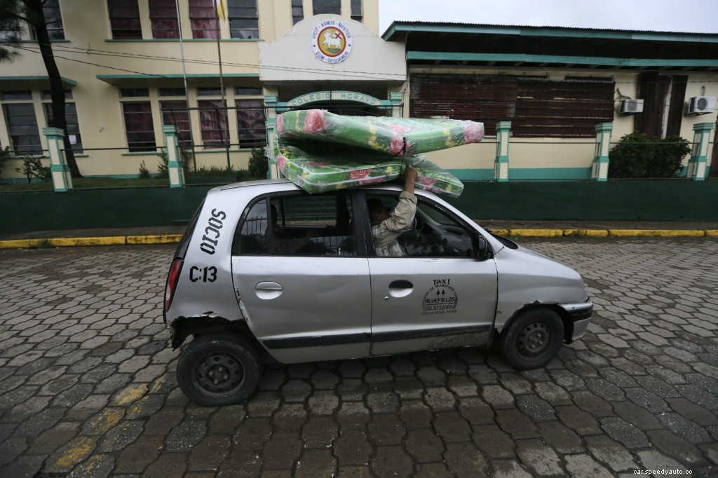 Is it Safe to Drive With a Mattress Strapped to Your Car’s Roof?