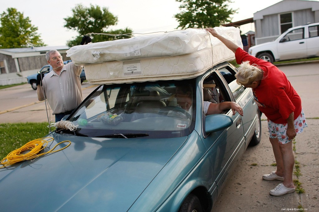 Is it Safe to Drive With a Mattress Strapped to Your Car’s Roof?
