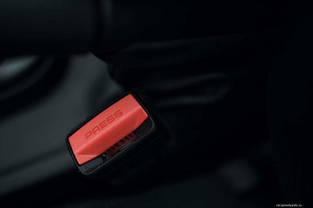 How to Fix a Seat Belt That’s Stuck