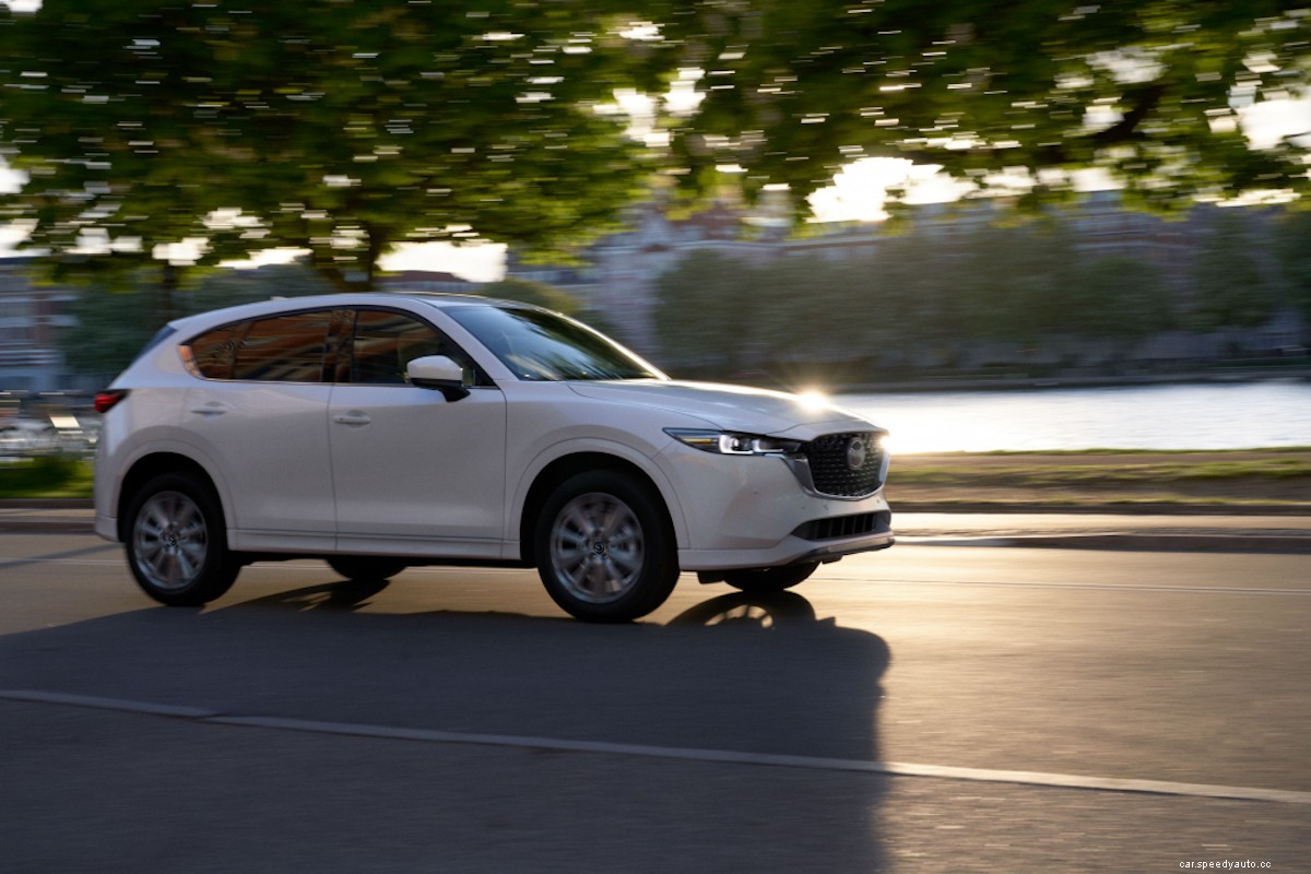The 2022 Mazda CX-5 Boasts Winter Advantages