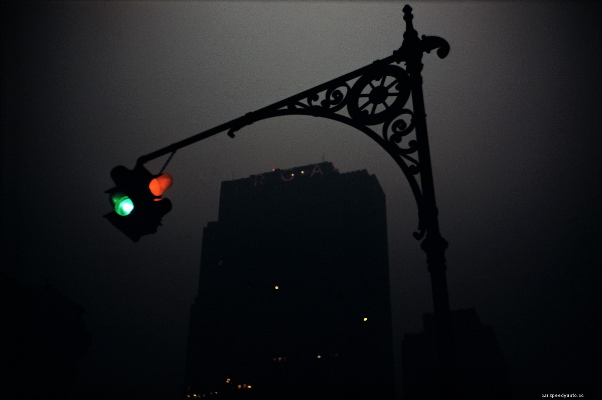 Inching Forward to Turn a Red Light Could Make You Miss the Green Light Altogether