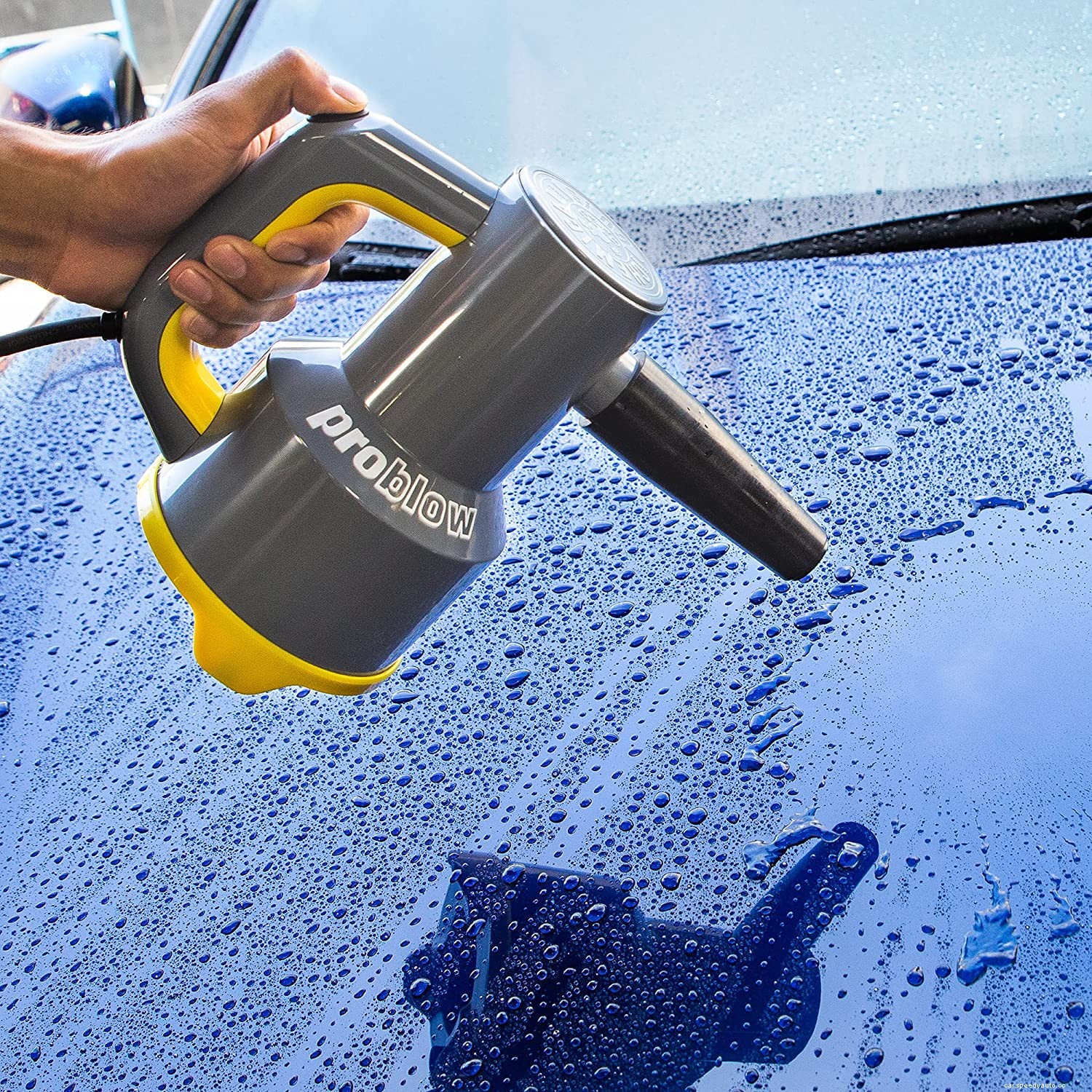 4 Ways to Dry Your Car After a Wash Without Destroying Its Paint