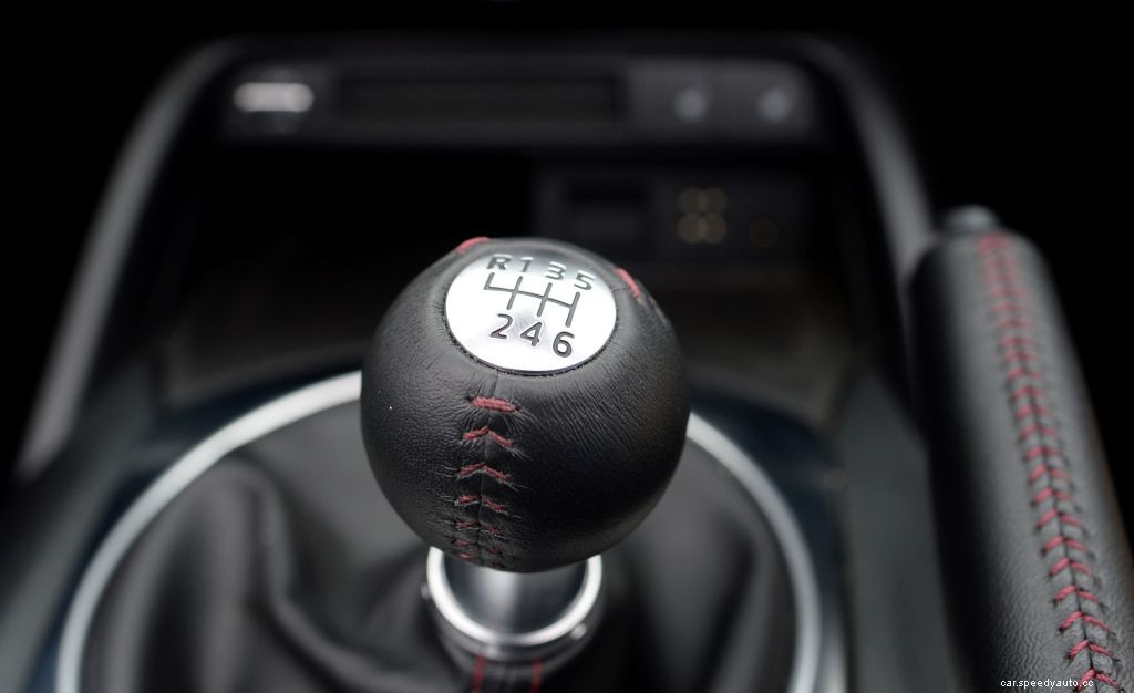 Here’s Why the Myth That Manual Transmissions Are Faster and More Fuel Efficient Than Automatics Is Bogus