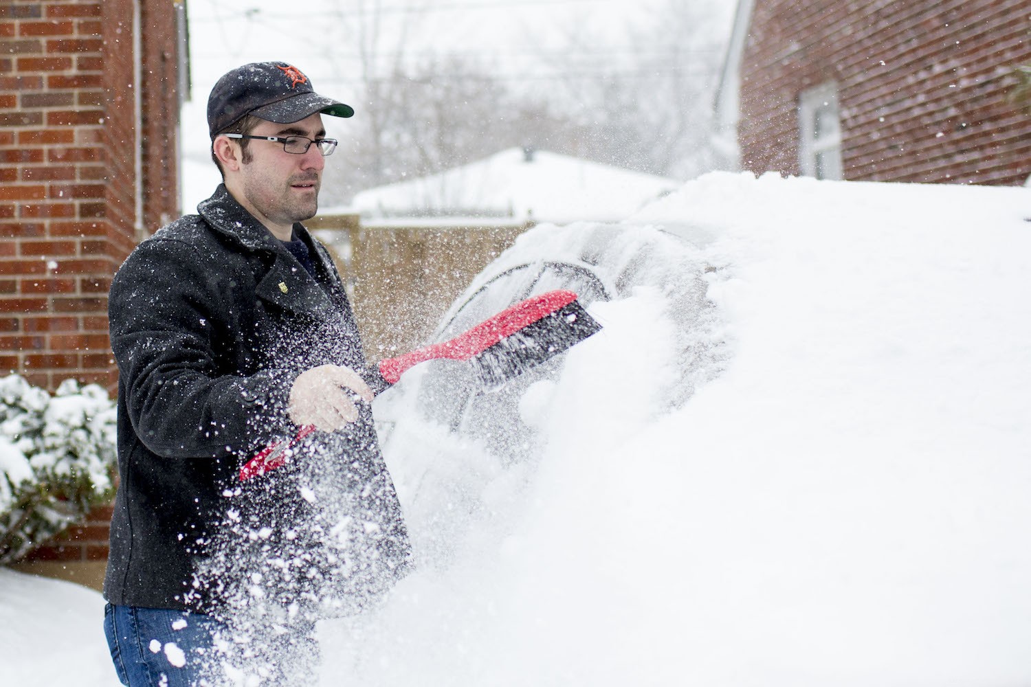 Watch a Fed-Up Weatherman Go Off on People Who Don’t Brush Snow off Their Cars