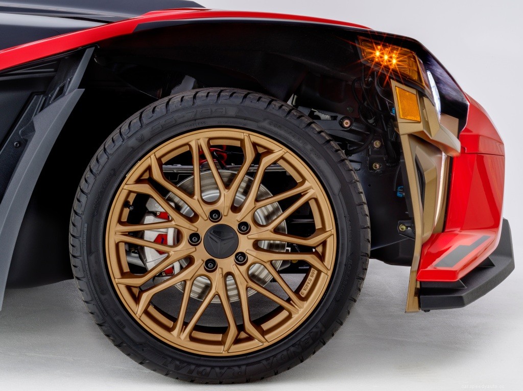 2022 Polaris Slingshot Signature LE Brings the Bling and Glow