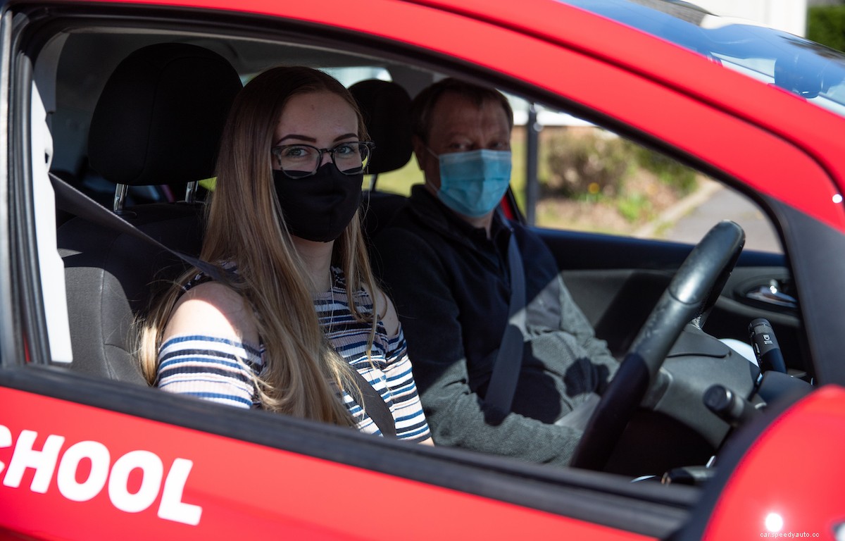 3 Gas-Saving Driving Habits, According to a Driving School Instructor