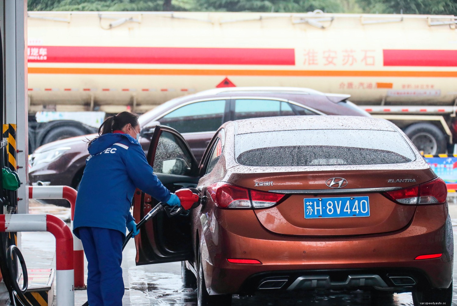 How Much Gas Should You Keep in Your Car’s Tank?