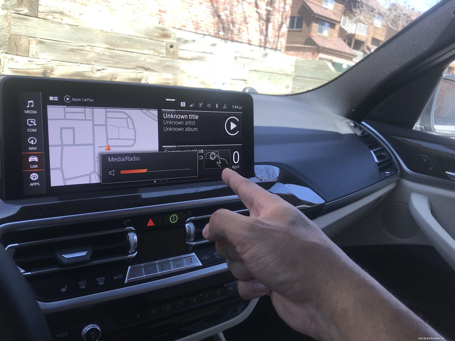 Using BMW’s Gesture Control Makes You Feel Like an Infotainment Magician
