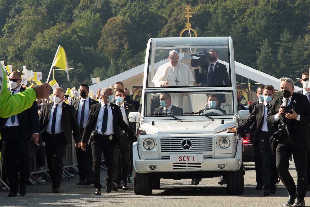 When Not in the Popemobile, Pope Francis Drives an Ancient 1984 Renault 4L