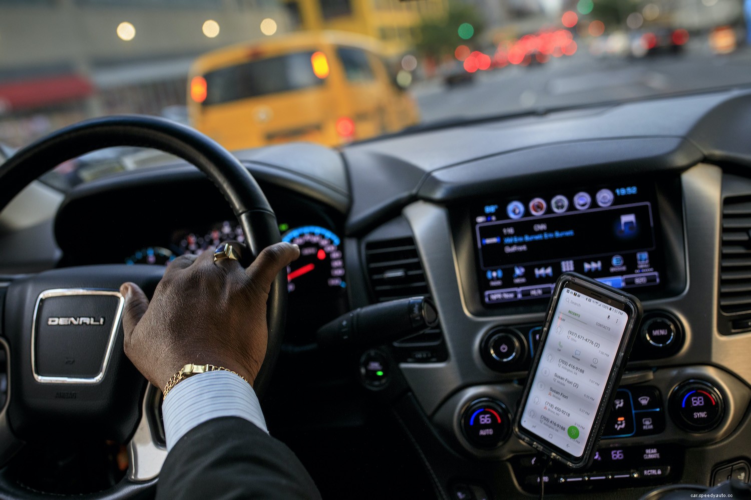 7 Driving Etiquette Rules That You Probably Forgot About