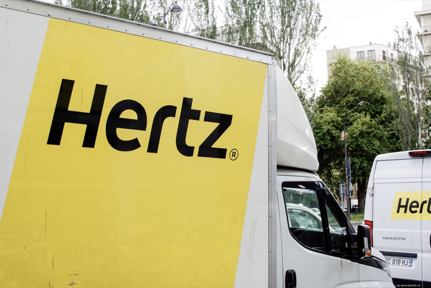 Hertz Waives Young Renter Fee for College Grads
