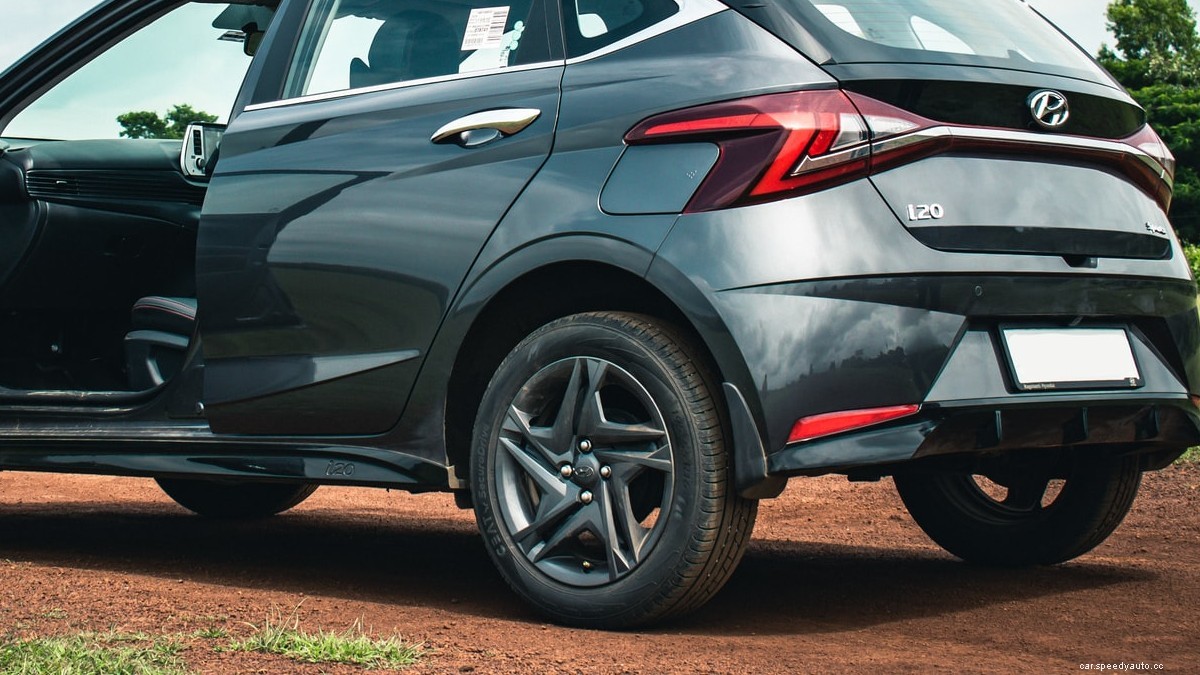 How Should You Tighten Your Wheel’s Lug Nuts?