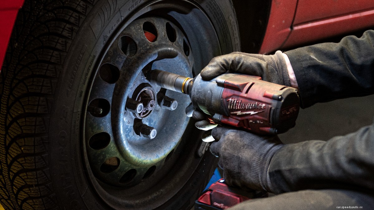 How Should You Tighten Your Wheel’s Lug Nuts?