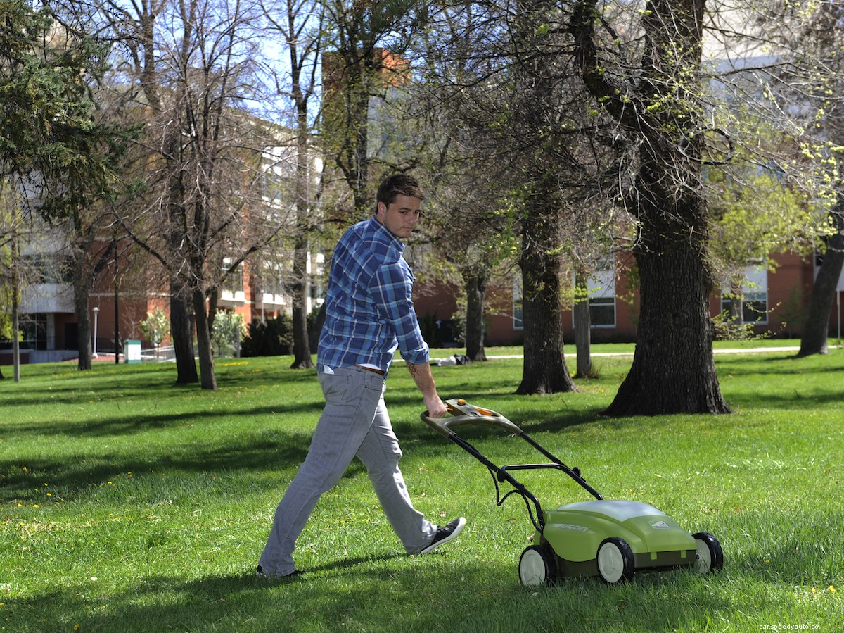 Consumer Reports: 5 Reasons to Buy Battery-Powered Lawn Tools