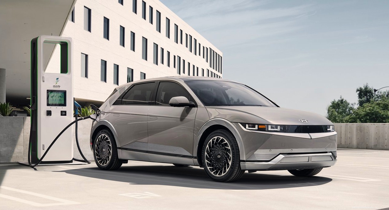 2022 Hyundai Ioniq 5 Limited vs. 2022 Ford Mustang Mach-E California Route 1