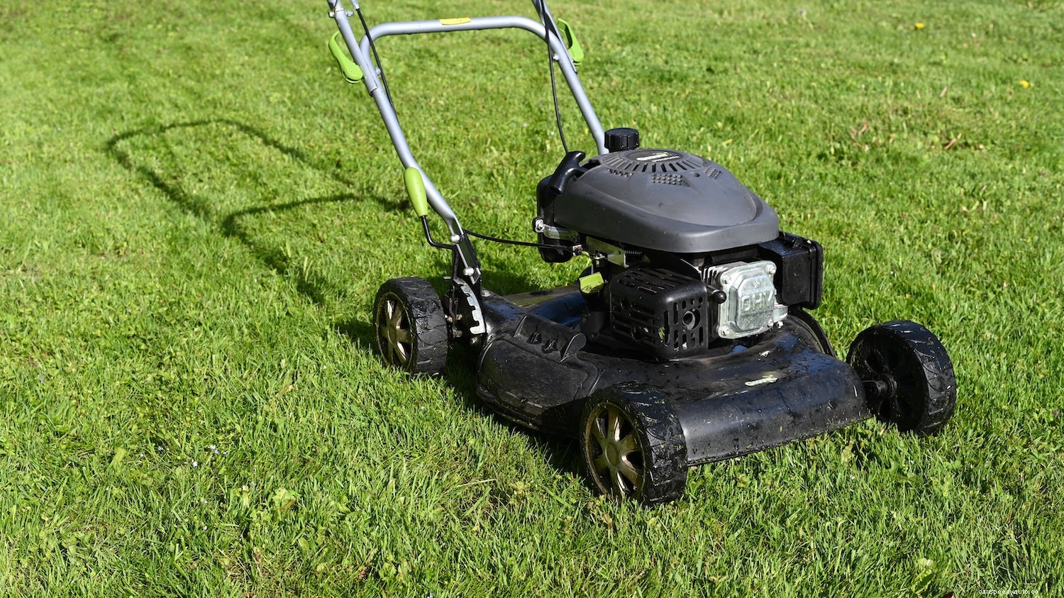 How To Change Your Lawn Mower’s Spark Plug