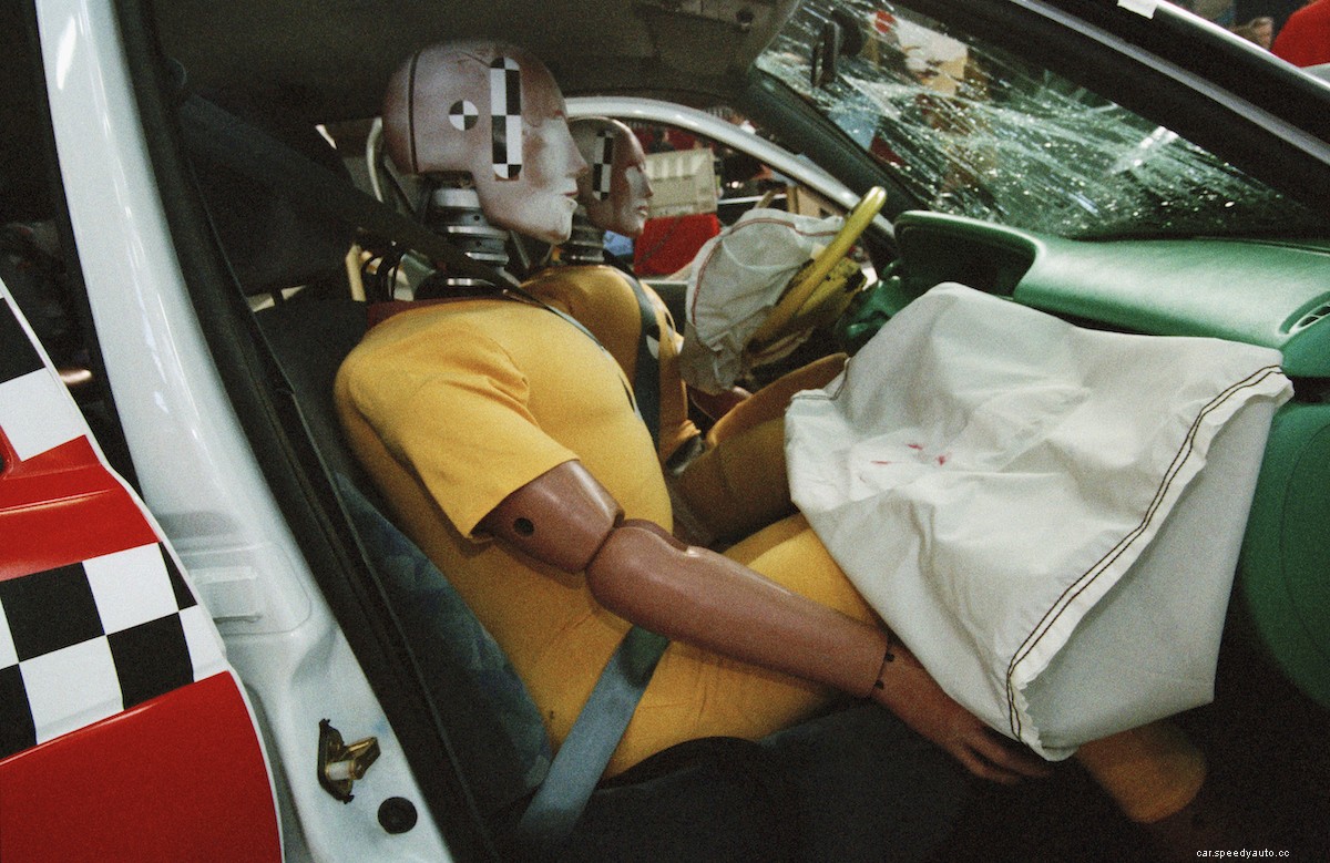 IIHS Plans to Increase the Difficulty in Vehicle-to-Vehicle Crash Tests