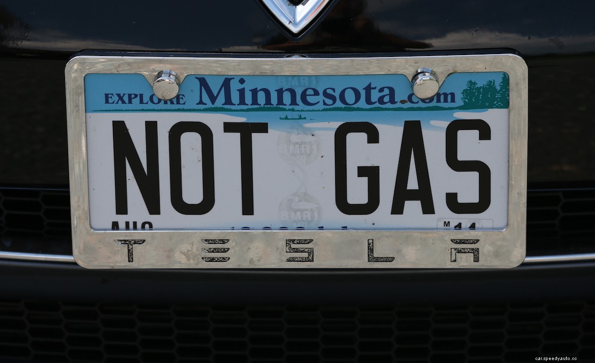 Are Car Tags and License Plates the Same Thing?