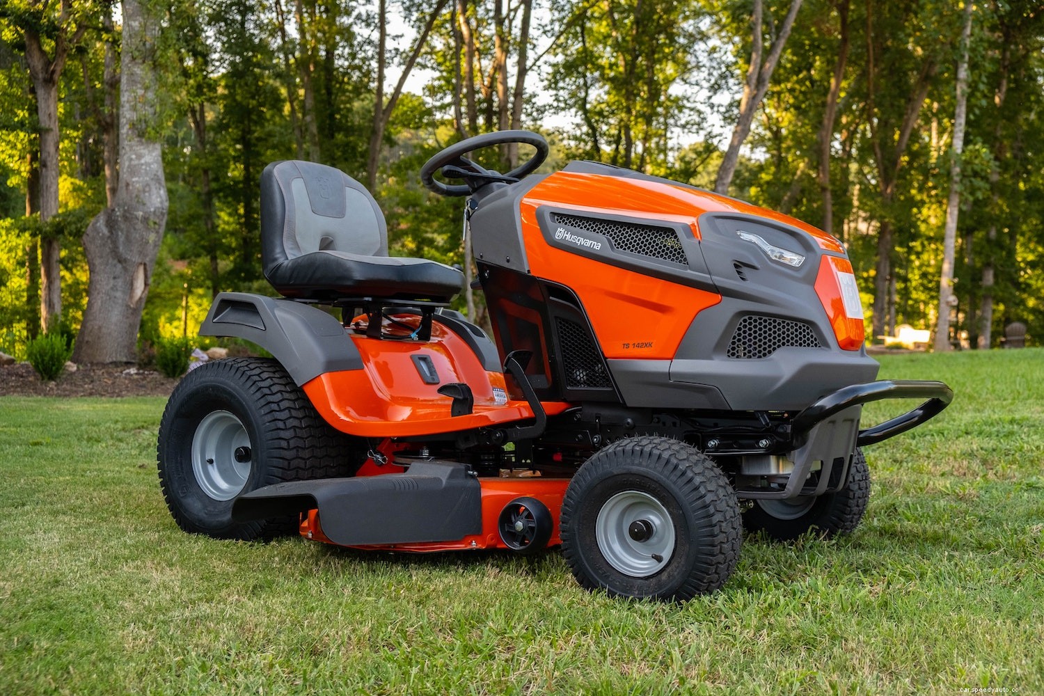 You’re Probably Not Changing Your Lawn Mower’s Air Filter Often Enough