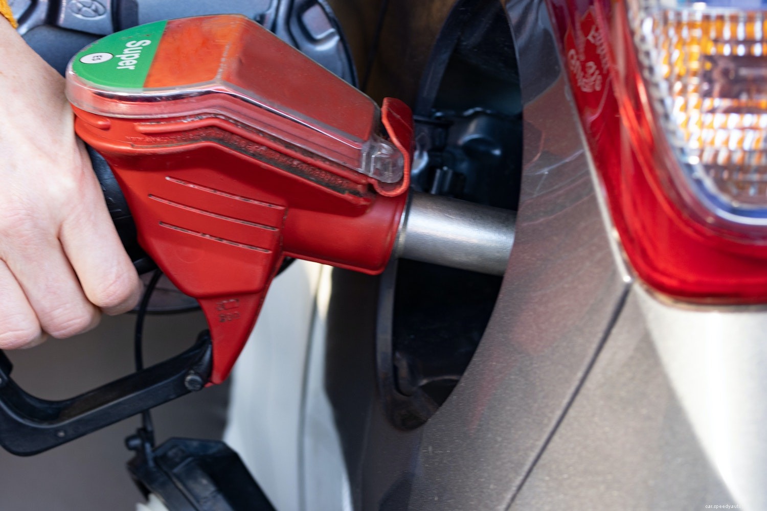 Can You Really Fit More Gasoline Into Your Fuel Tank When It’s Cold?
