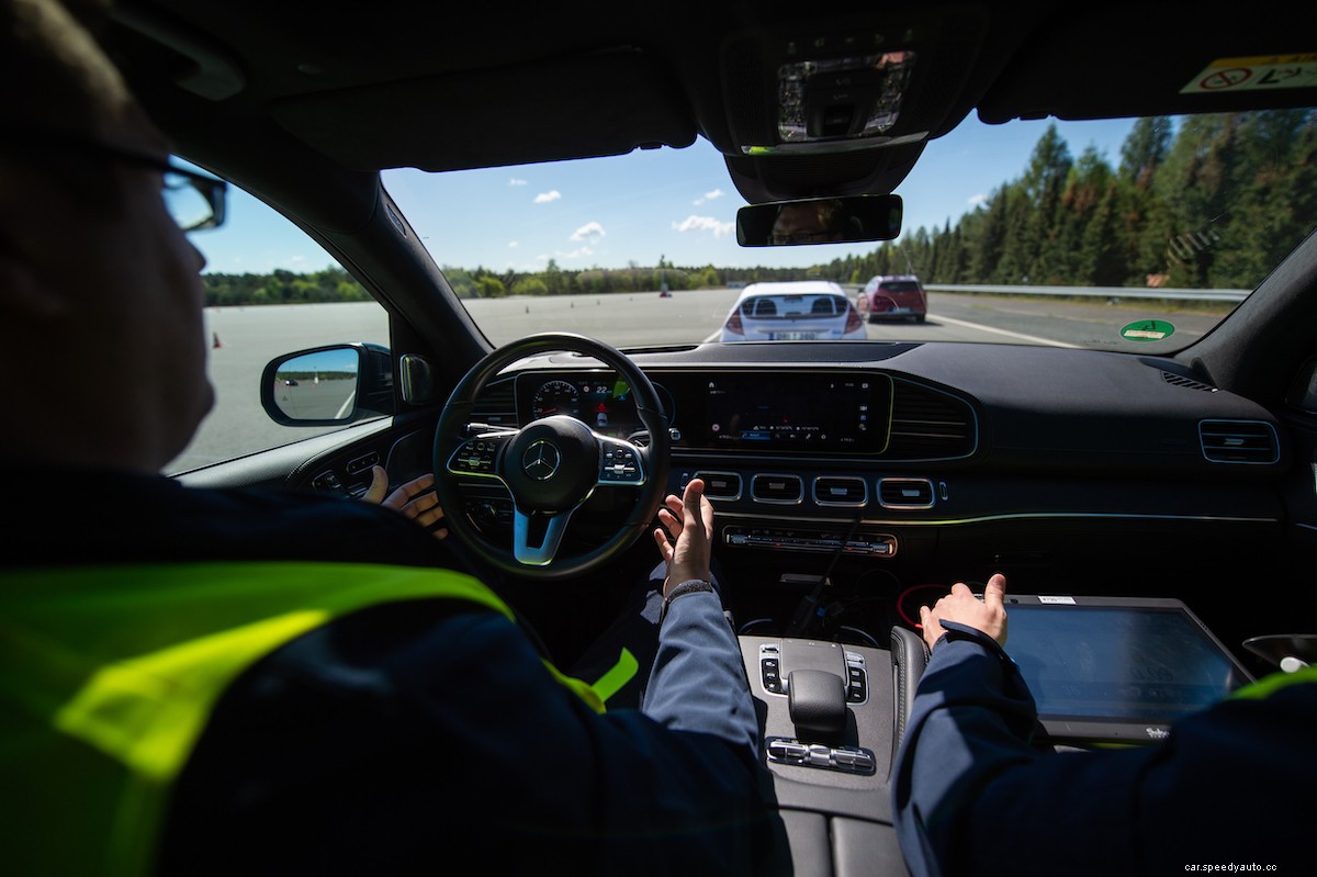 1 Advanced Safety Feature Should Be on Your Next Car, Consumer Reports Says