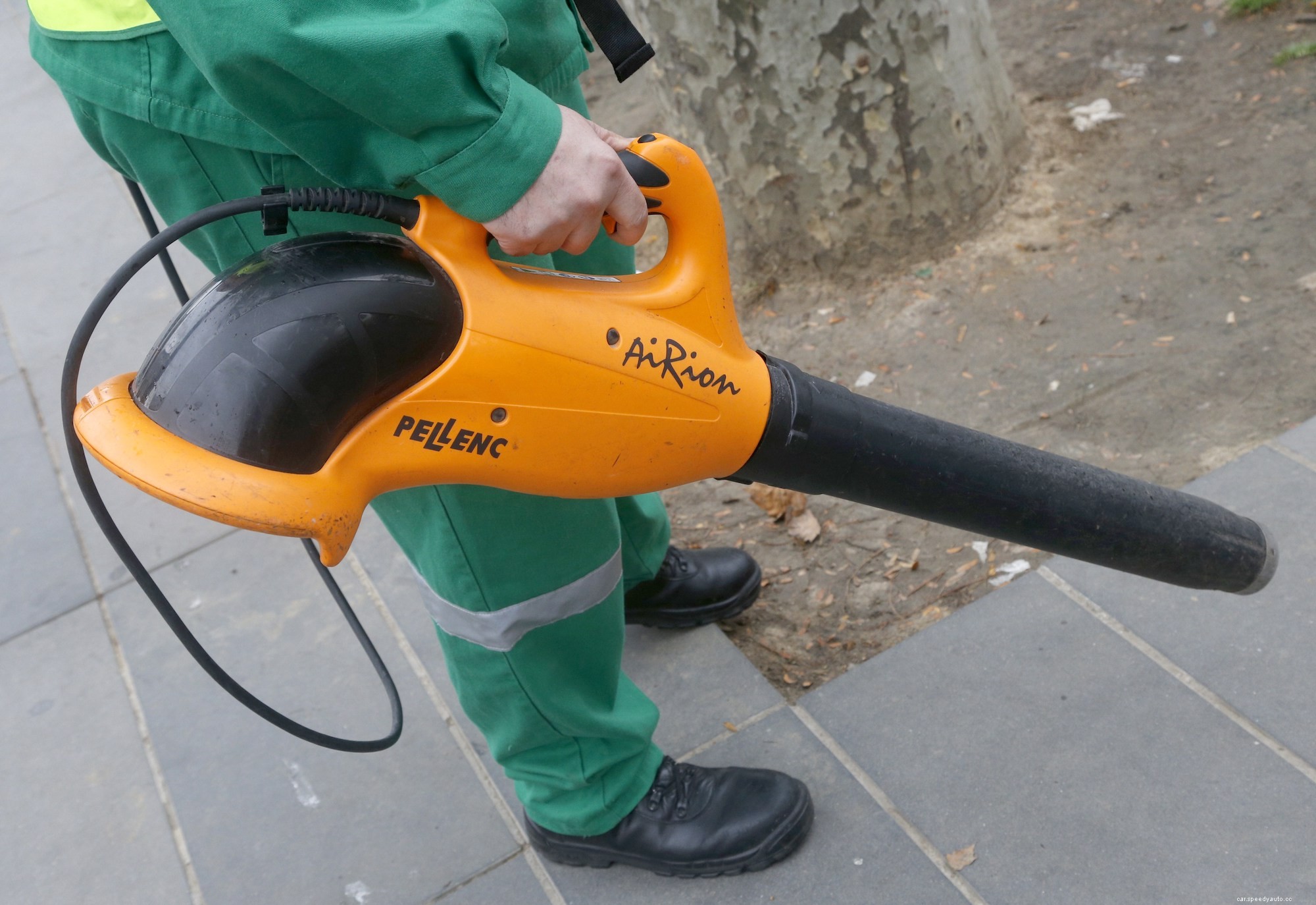 Are Electric Leaf Blowers Better Than Your Old Gas Leaf Blower?