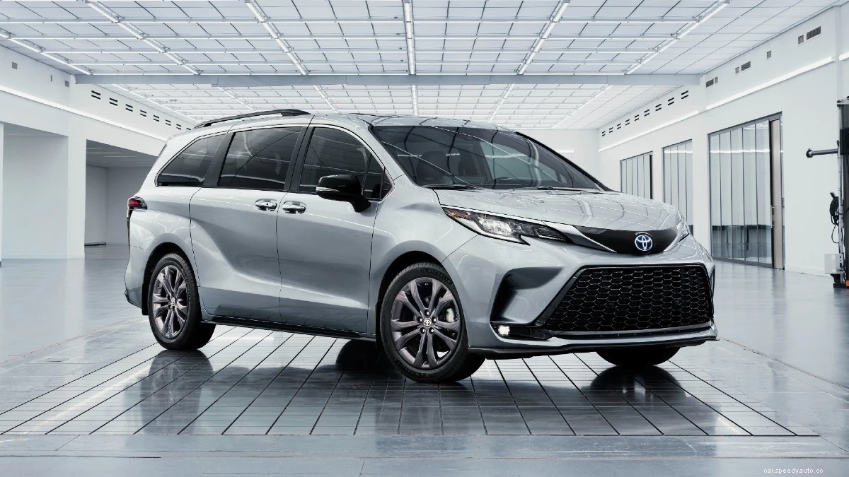 4 Reasons to Buy a 2023 Toyota Sienna, Not a Honda Odyssey