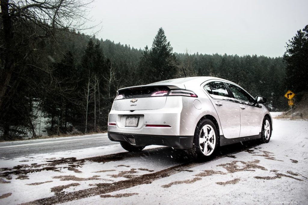 7 Things About Winter Tires You’ll Kick Yourself for Not Knowing