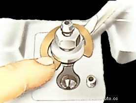 Replacing a drum-brake wheel cylinder