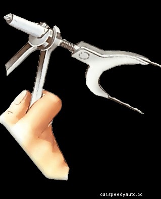 Adjusting the handbrake