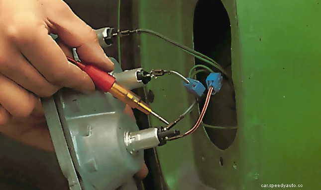 Checking the brake light circuit