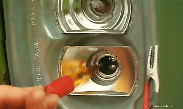 Checking the brake light circuit