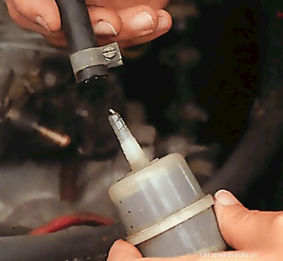 Servicing the fuel supply system