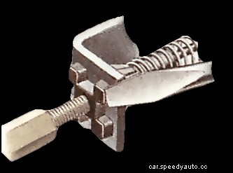 Removing a carburettor for cleaning