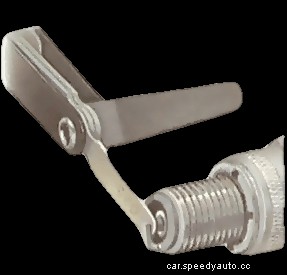 Cleaning and fitting spark plugs