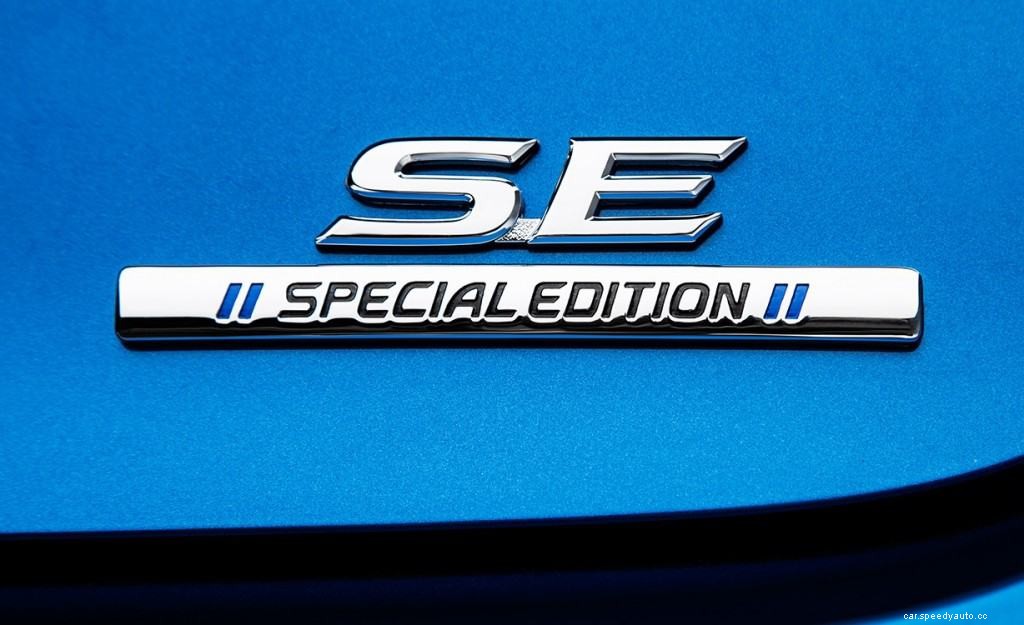 How to Remove a Dealership Logo from Your Car