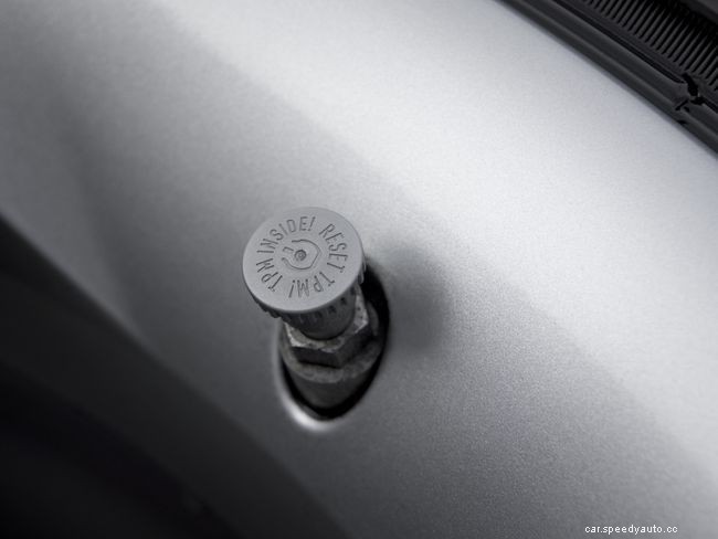 What to Do When Your Tire Pressure Light Is Flashing