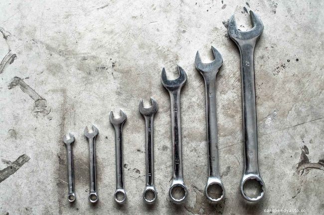 How to Replace a Cars Fuel Sending Unit