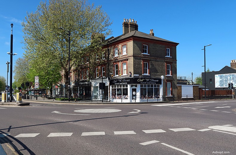 UK road markings: what they mean and what the Highway Code says