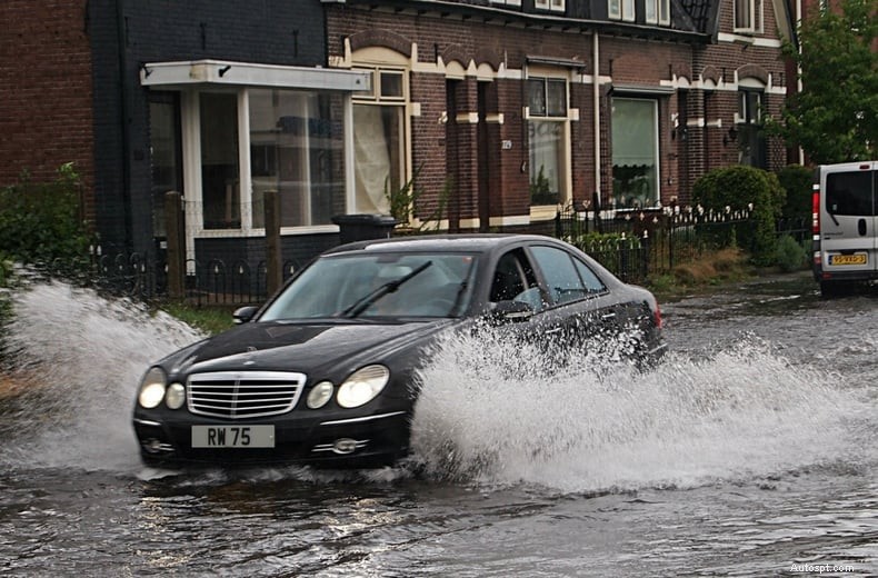 Advice for driving in heavy rain and floods