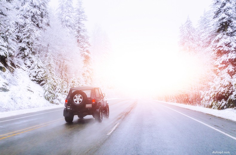 What to pack in your emergency breakdown kit