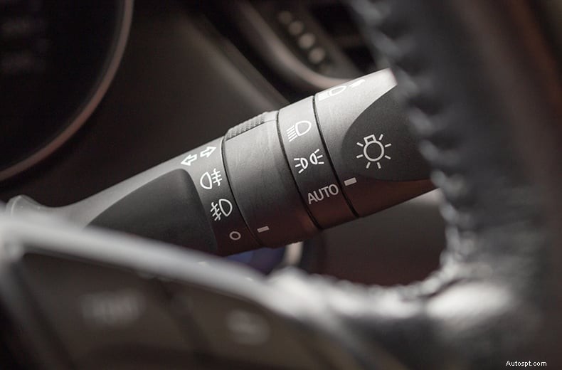 Driving in fog: when to use fog lights