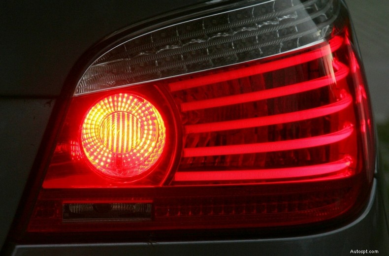 Driving in fog: when to use fog lights