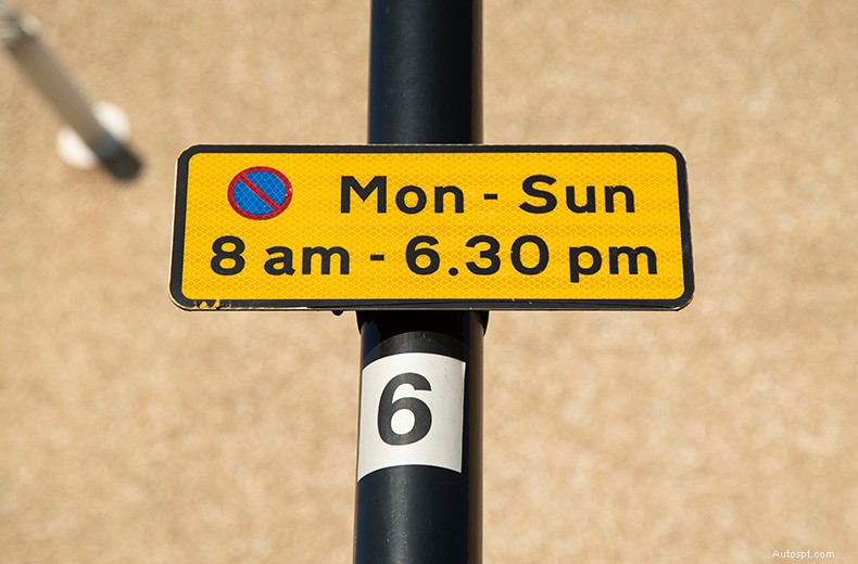 The Highway Code - Common UK road signs and what they mean