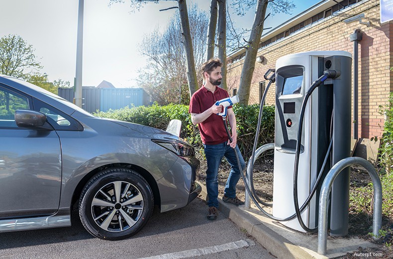 Electric cars – a definitive guide and tips for buyers