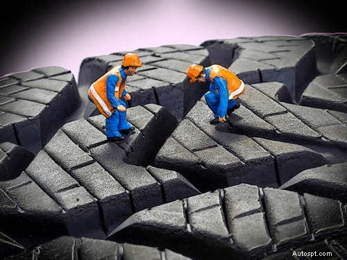 A Surprising Tool To Measure Tire Tread Wear Is Already in Your Pocket