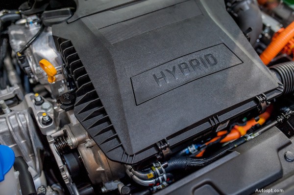 How Does Maintenance Differ in Hybrid Vehicles vs. Gas Vehicles?