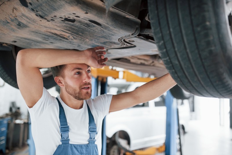 When Do you Need The Help of Auto Mechanics Near Me?